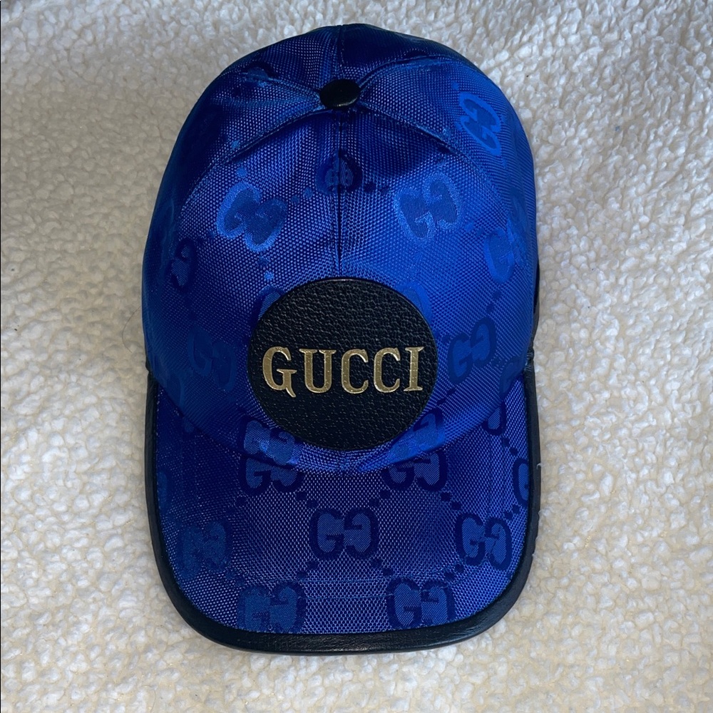 New Gucci off the grid baseball hat
(unisex)